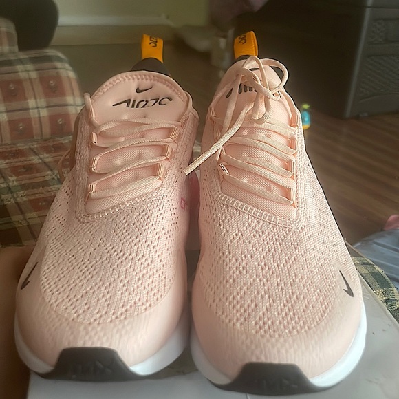 |UNUSED | Nike women’s Air Max | size 8.5 | washed coral - Picture 2 of 3